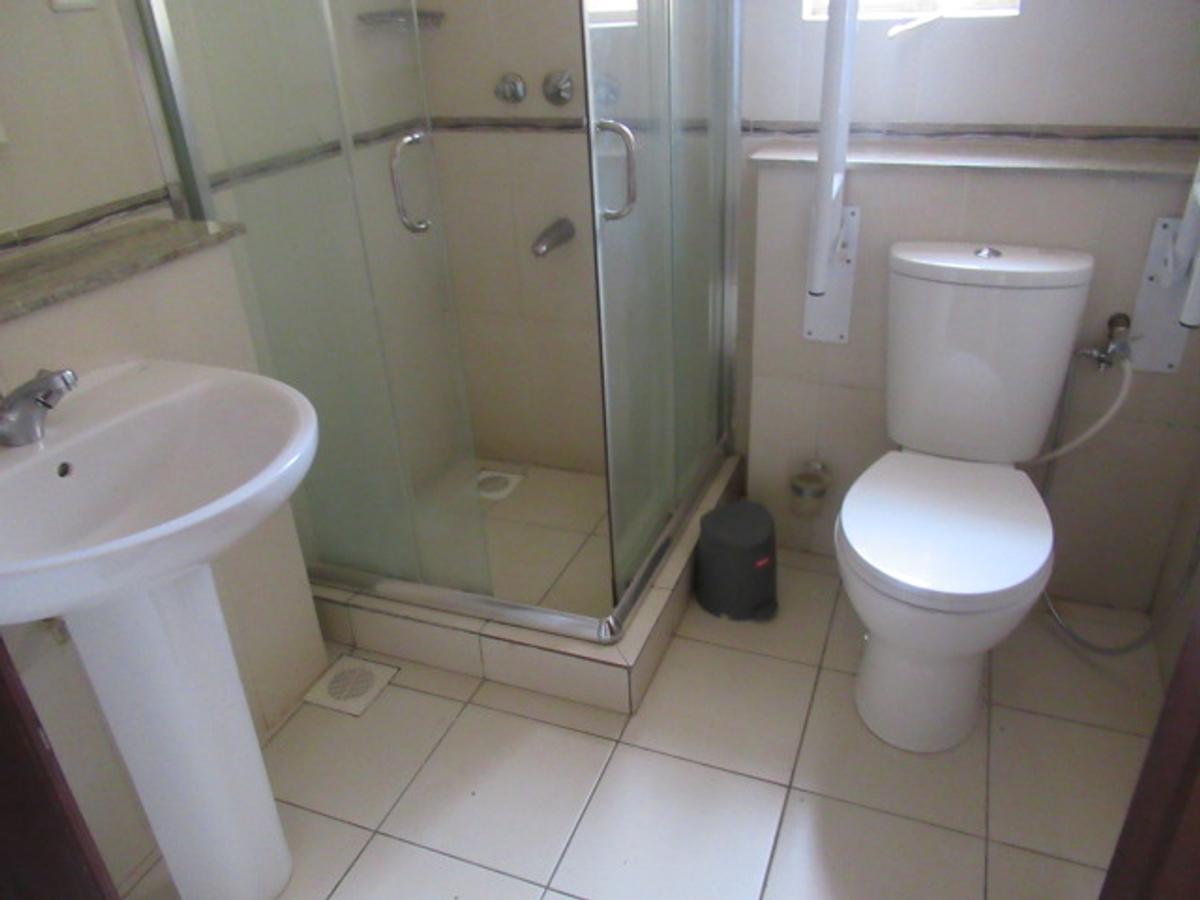 5 Bed Townhouse with En Suite at Lavington - 12