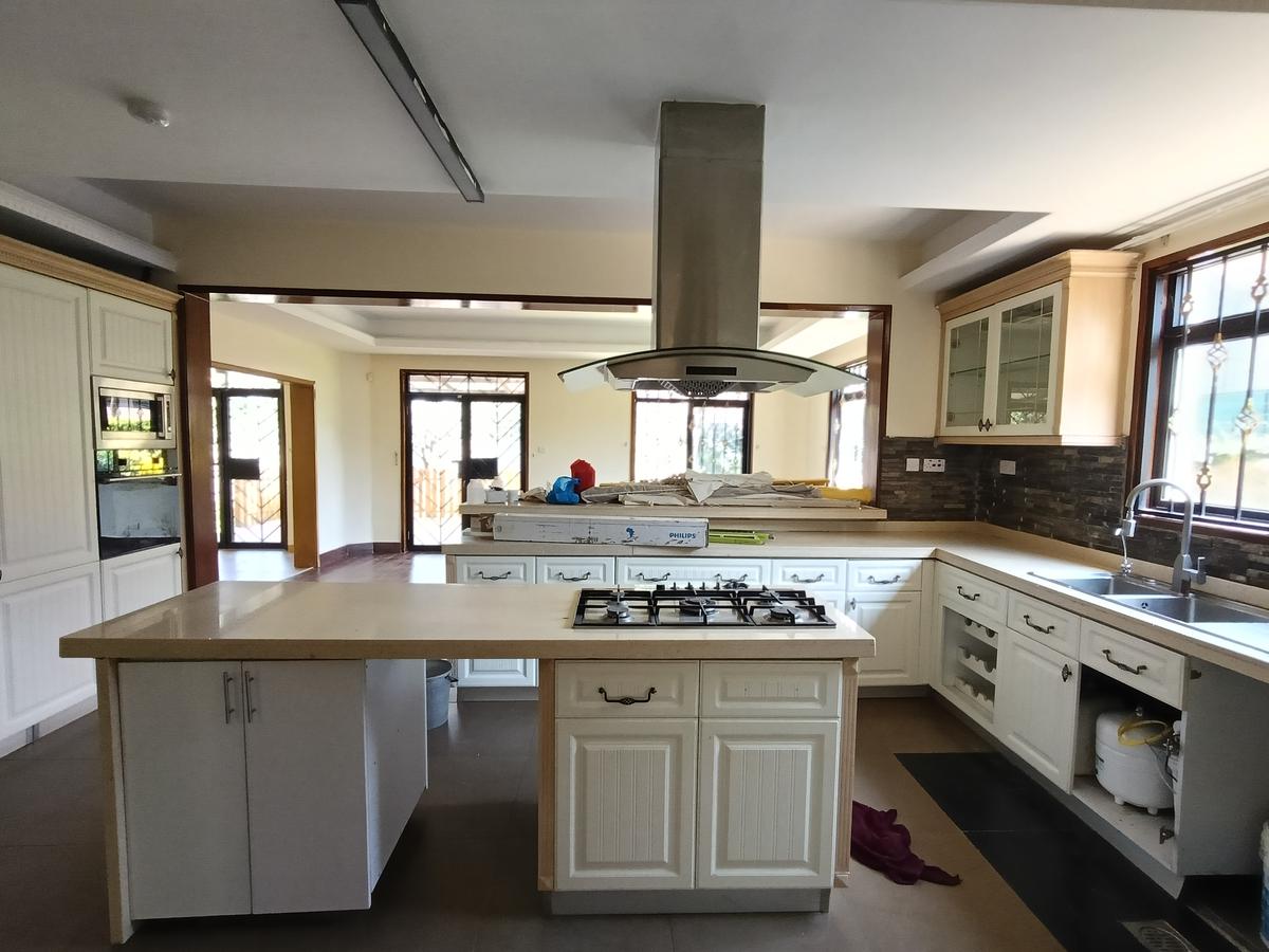 5 Bed Townhouse with En Suite in Lavington - 20