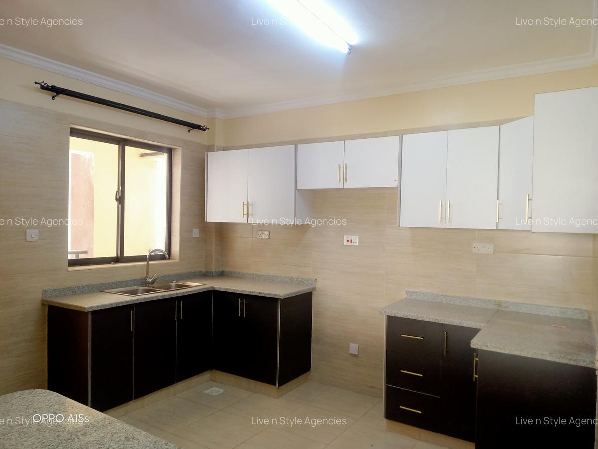 2 Bed Apartment with En Suite in Lavington - 8