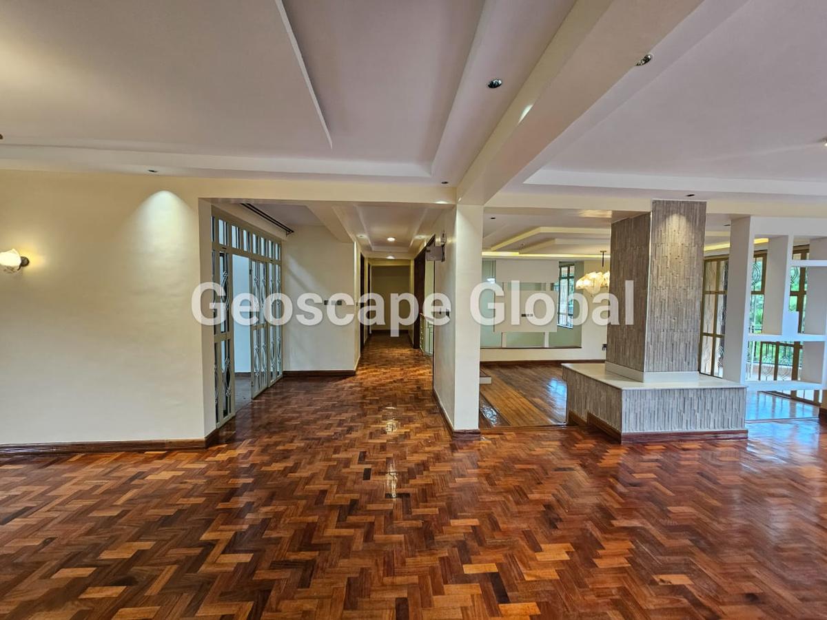 3 Bed Apartment with En Suite in Nyari - 13