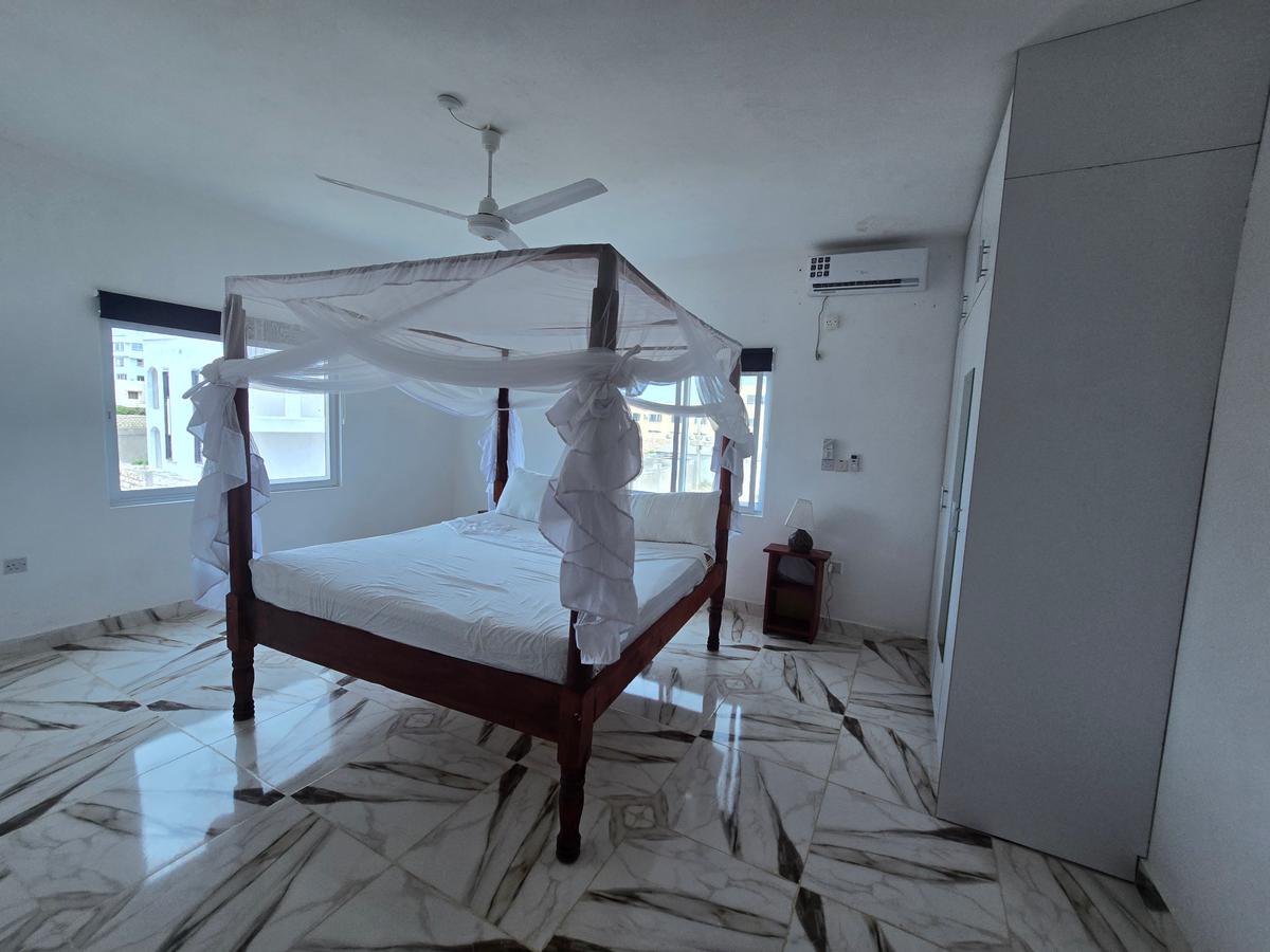 6 Bed House with En Suite in Watamu - 14