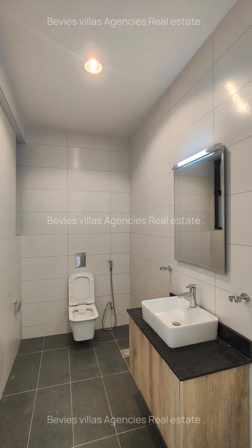 4 Bed Apartment with En Suite at Parklands - 15