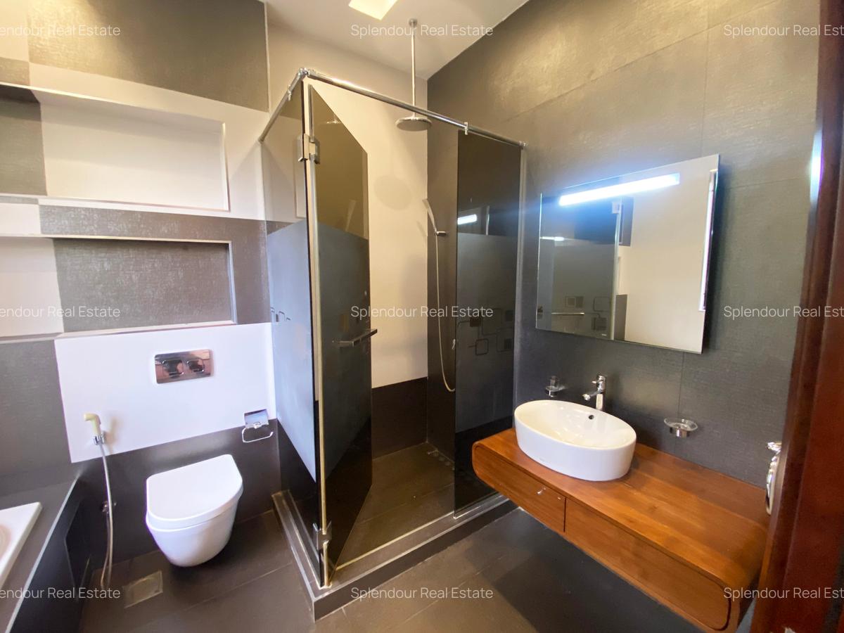 5 Bed Villa with En Suite in Runda - 14