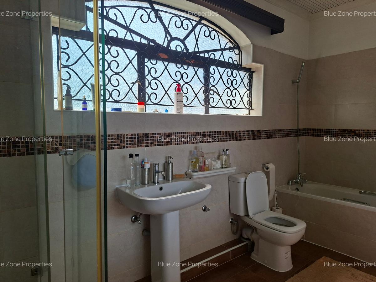 5 Bed Townhouse with En Suite at Ibis Crescent - 16