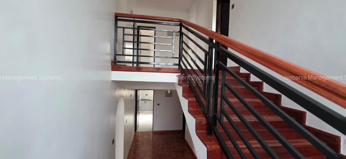 5 Bed House with En Suite at - 18