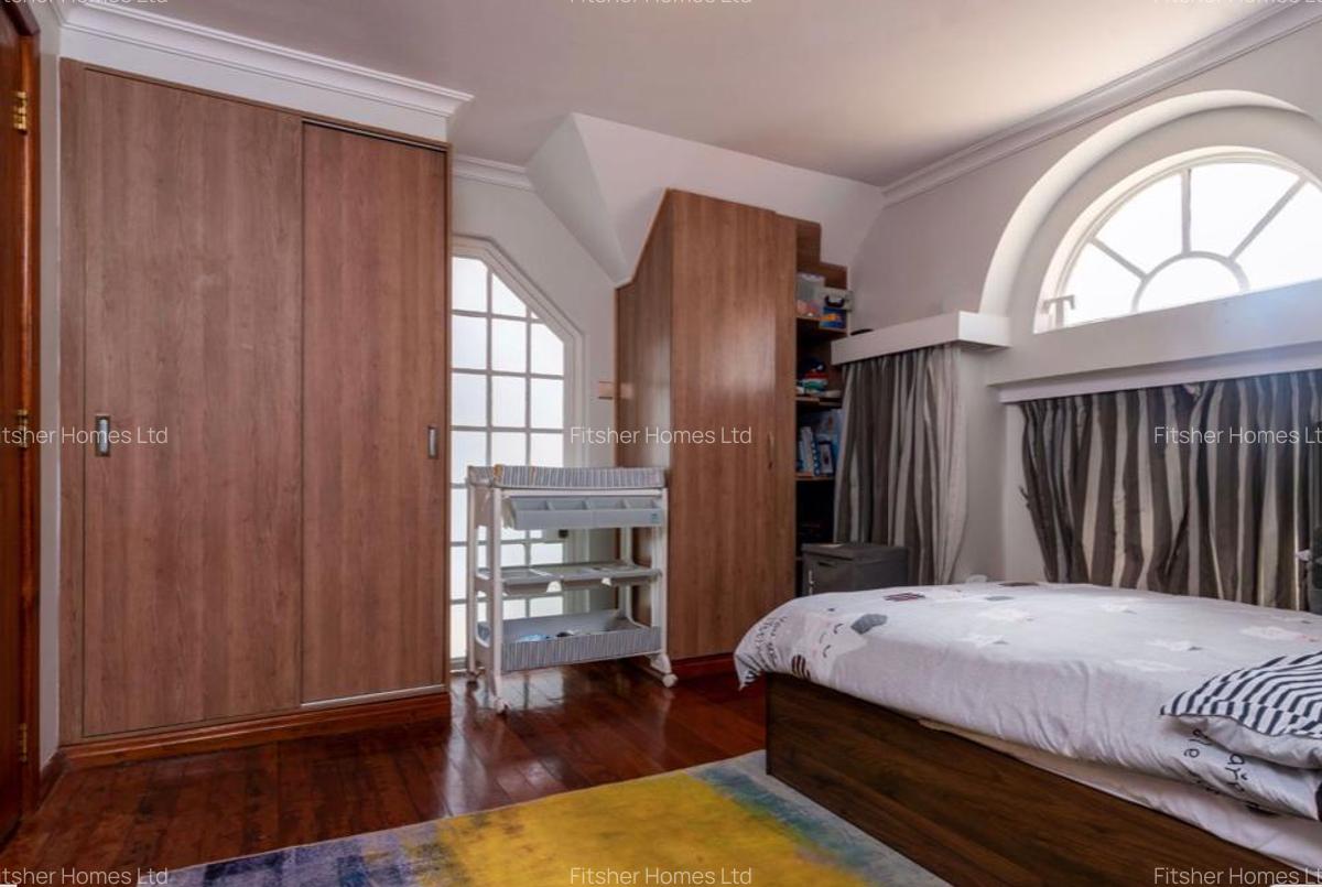 4 Bed House with En Suite in Runda - 9