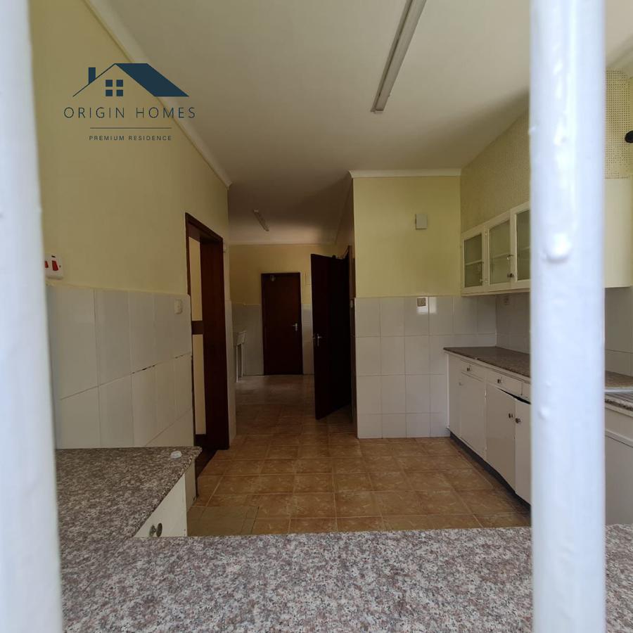 4 Bed House with En Suite at Lavington - 13