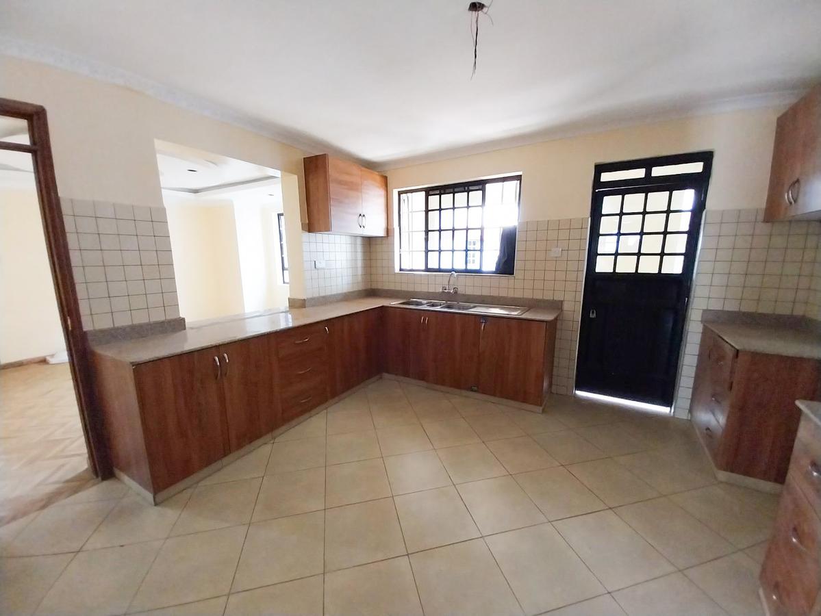 5 Bed House with En Suite at Garden Estate - 5