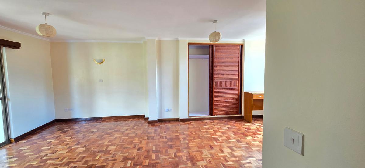 5 Bed Townhouse with En Suite at Lavington - 6