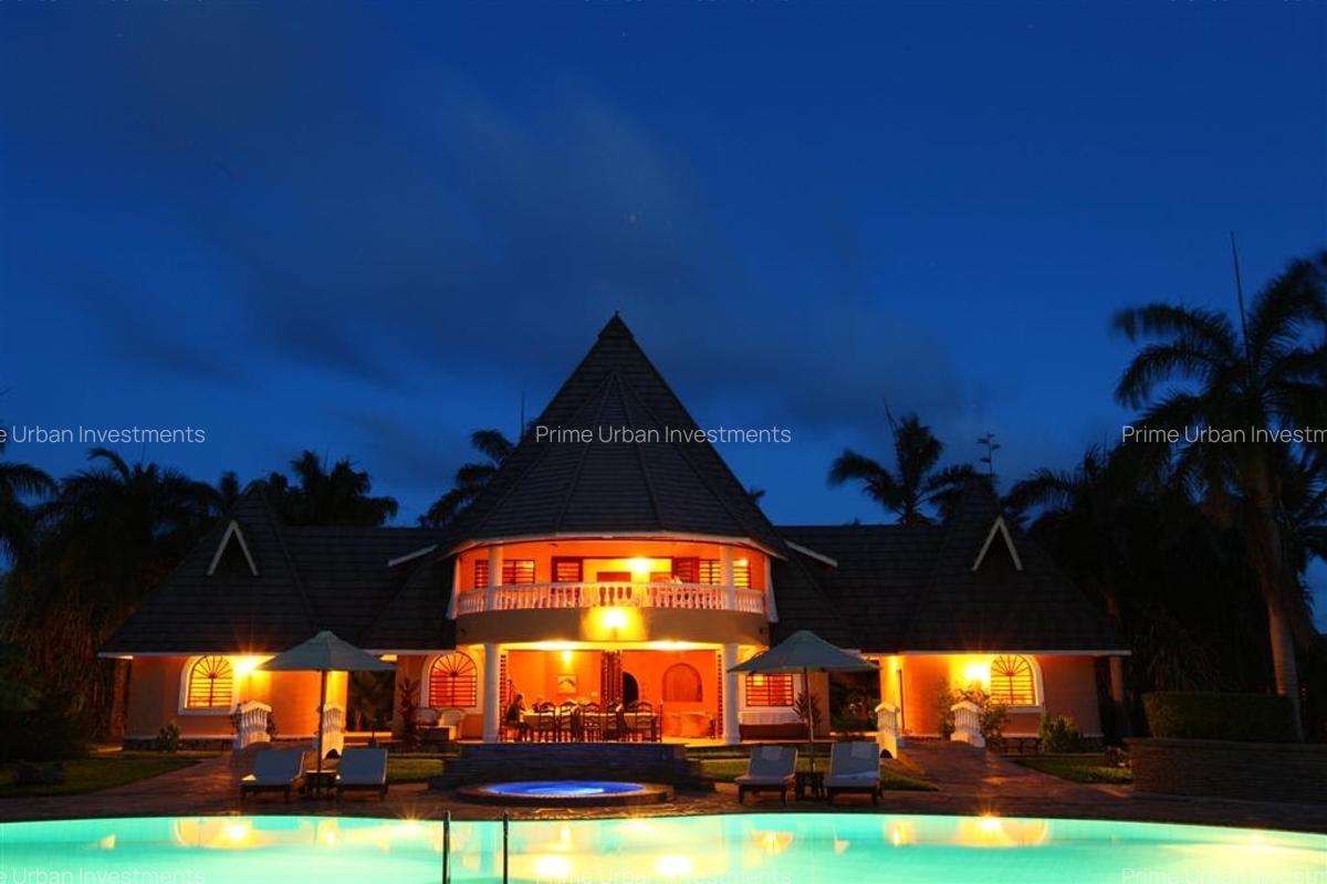 10 Bed Villa with En Suite in Diani - 4