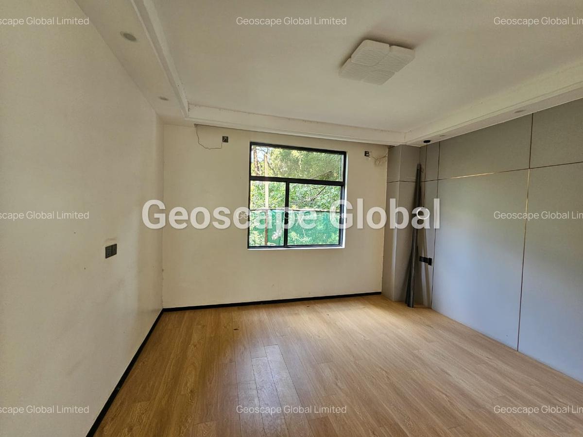 5 Bed Townhouse with En Suite in Lavington - 4