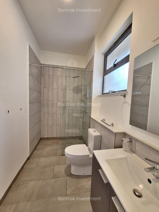 4 Bed Apartment with En Suite at Riverside Drive - 12