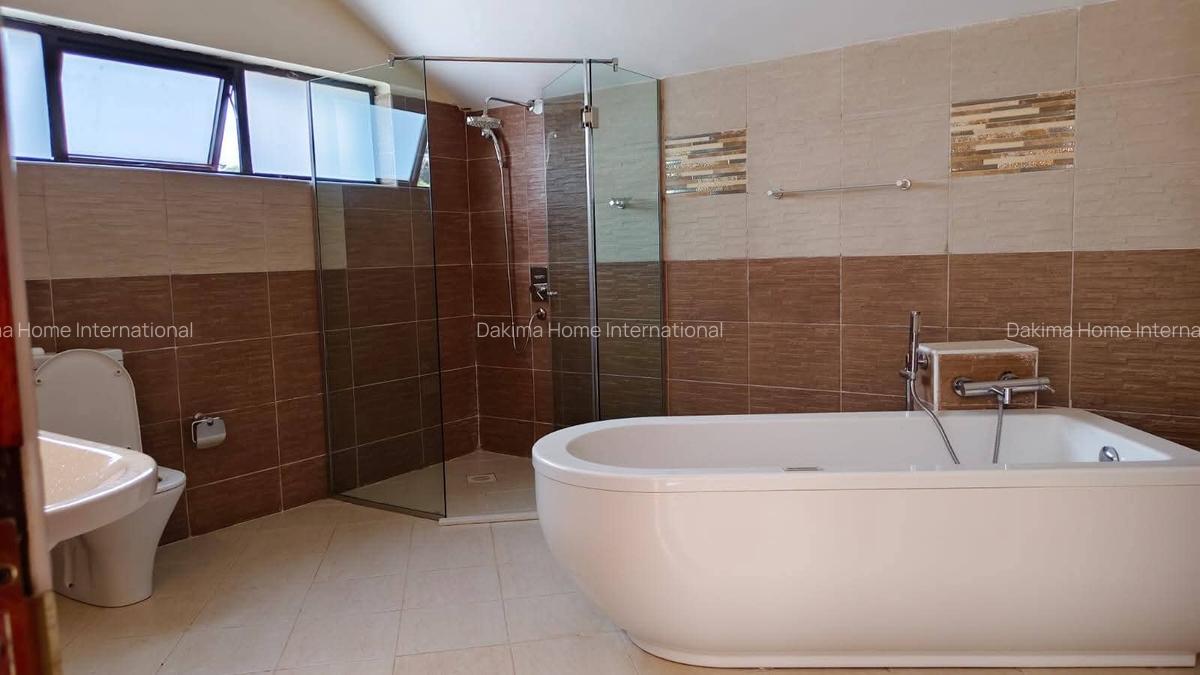 4 Bed Townhouse with En Suite in Brookside - 3