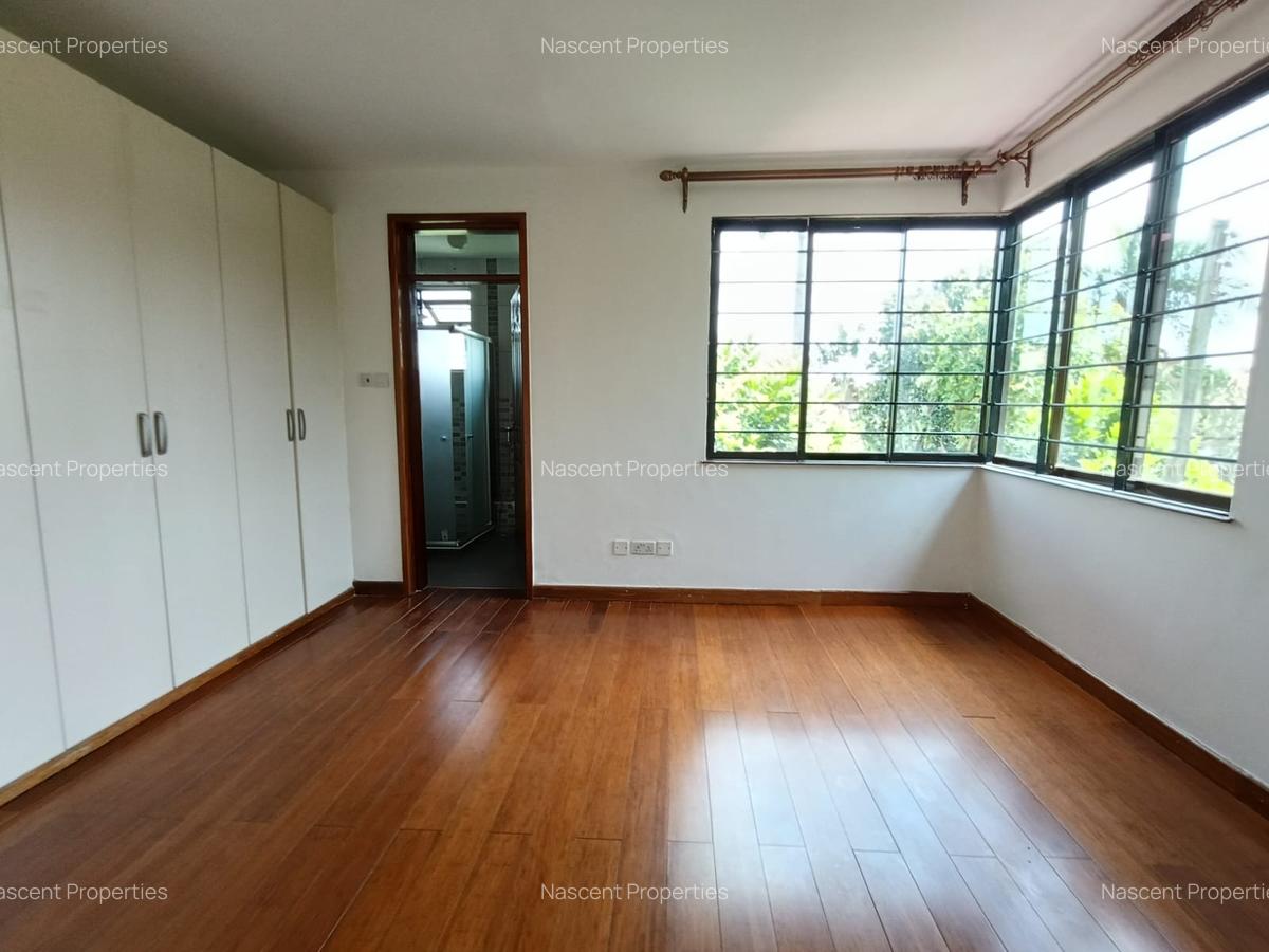 5 Bed Townhouse with En Suite in Lavington - 11