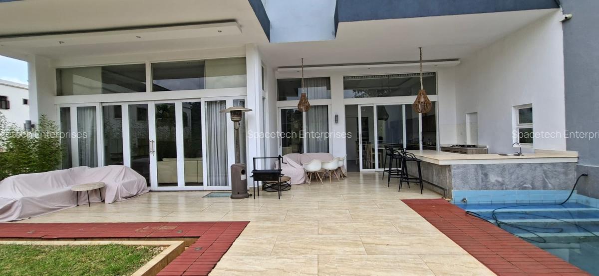 4 Bed Townhouse with En Suite in Spring Valley - 1