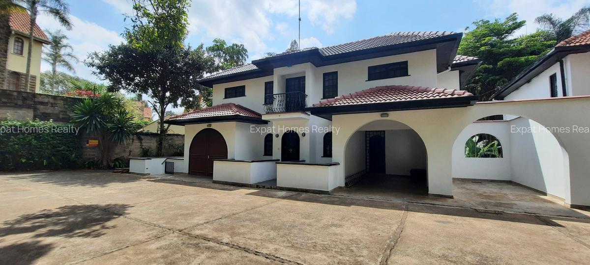 4 Bed Villa with En Suite in Lavington - 3