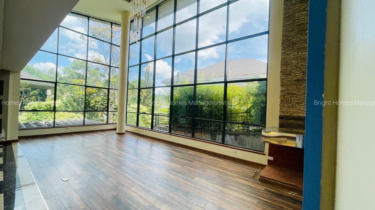 5 Bed Villa with En Suite in Spring Valley - 4