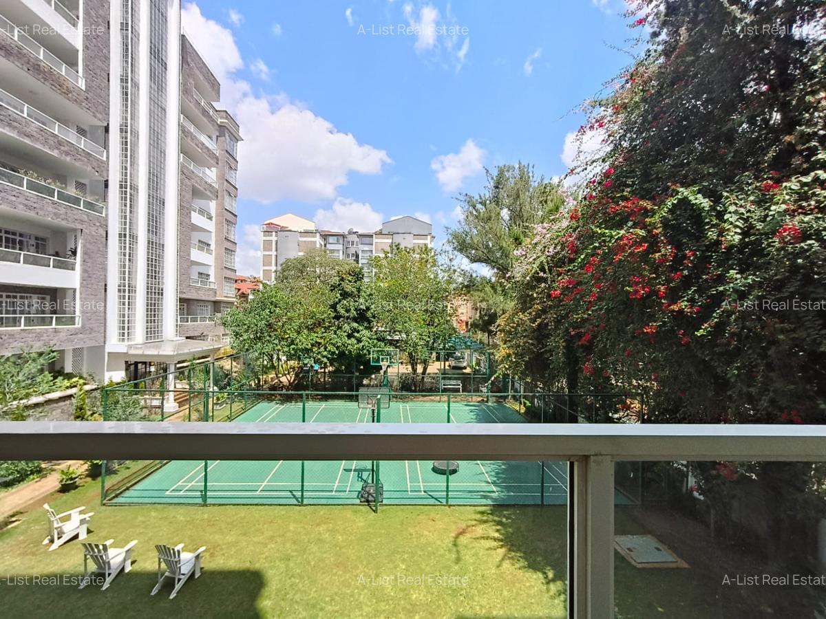 3 Bed Apartment with En Suite at Henred Road - 12