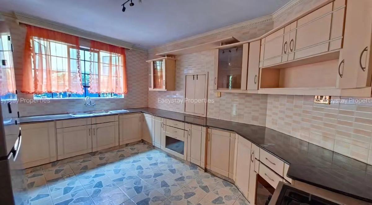 4 Bed Townhouse with En Suite in Lavington - 4
