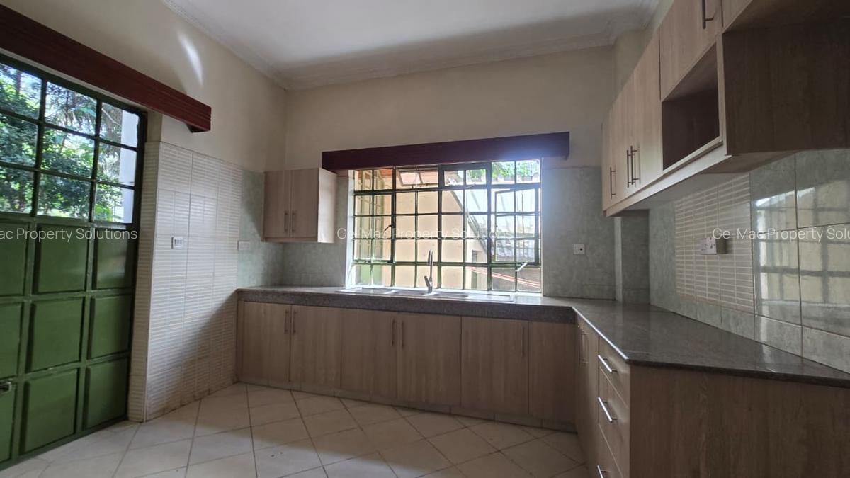5 Bed Townhouse with En Suite in Lavington - 4
