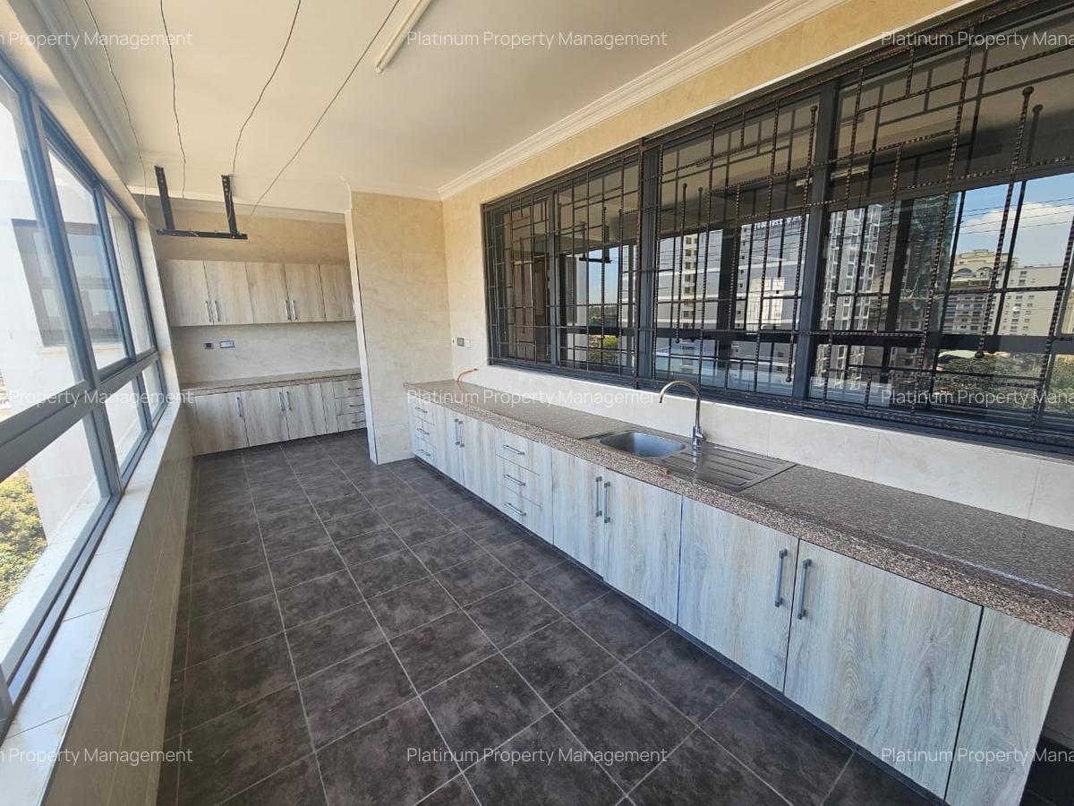 4 Bed Apartment with En Suite in Parklands - 6