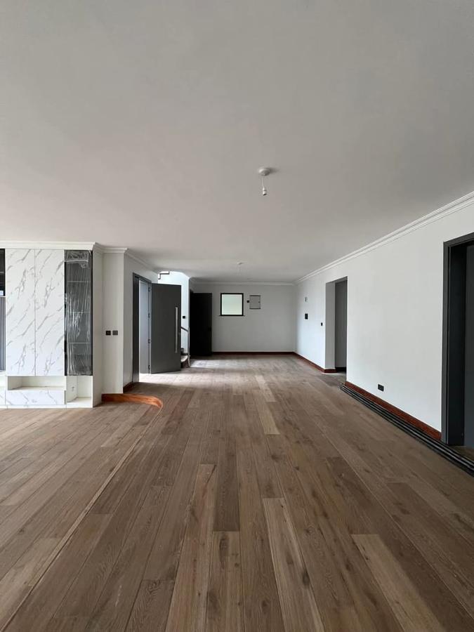 5 Bed Villa with En Suite in Lavington - 6