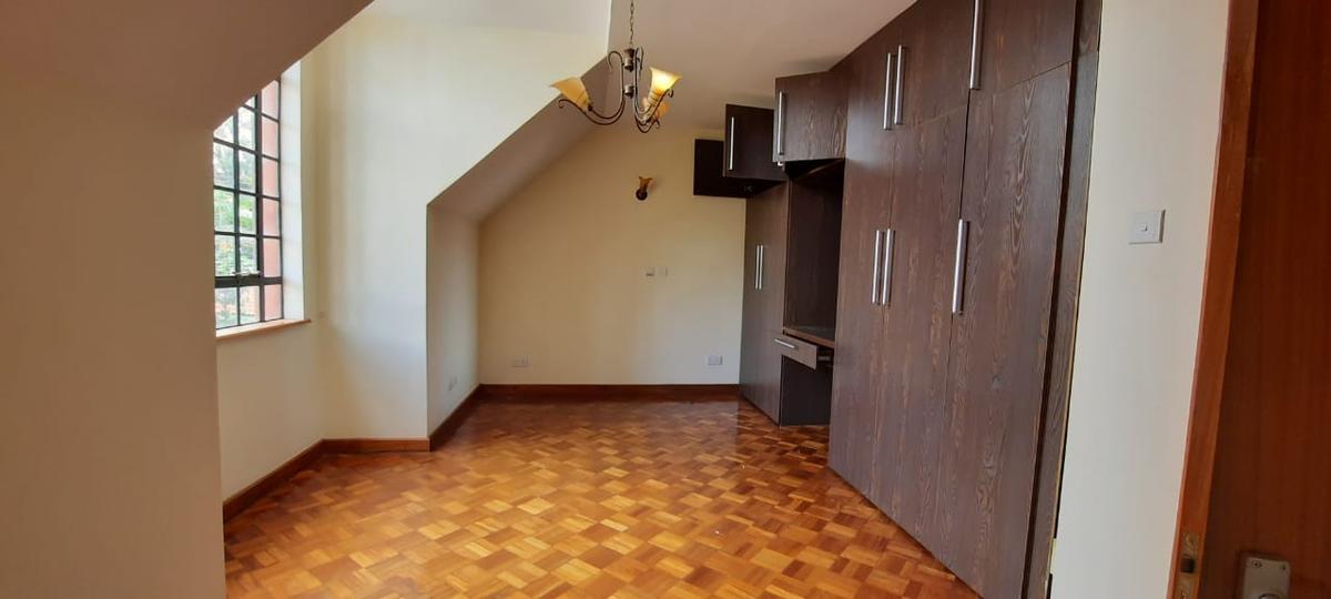 4 Bed House with En Suite at Lavington - 17