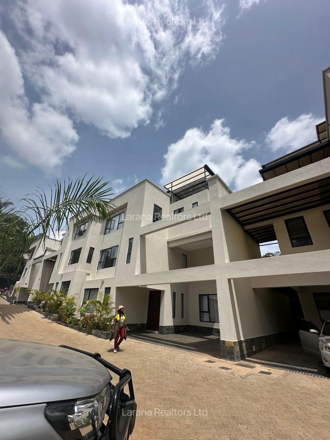 5 Bed Townhouse with En Suite at Manyani Cl - 4