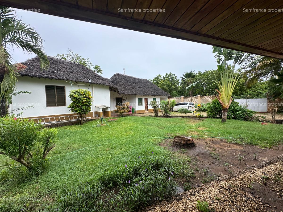 4 Bed Villa with En Suite at Diani Beach Road - 9