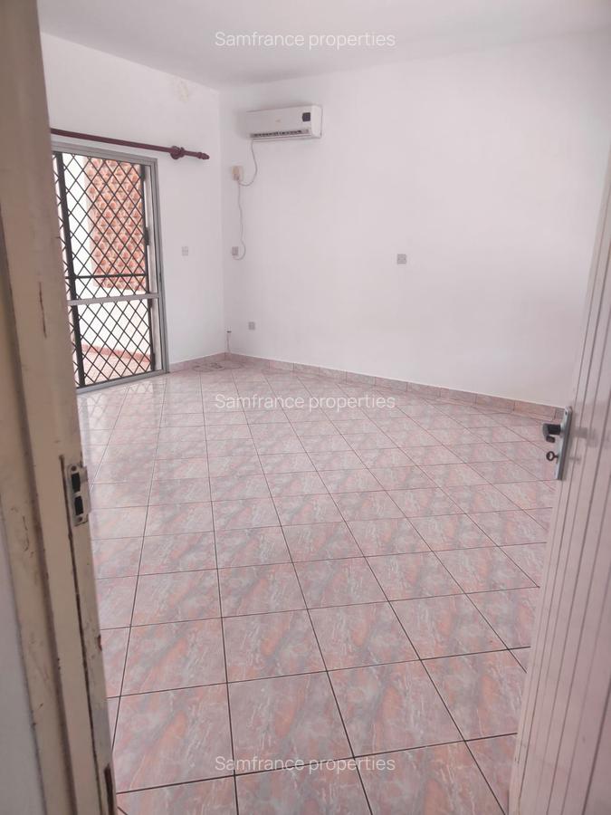 4 Bed Villa with En Suite at Links Road - 13