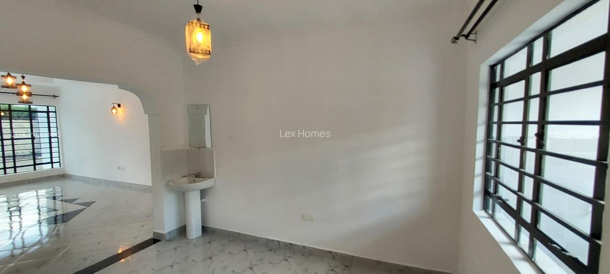 4 Bed House with En Suite at Rimpa Road - 9