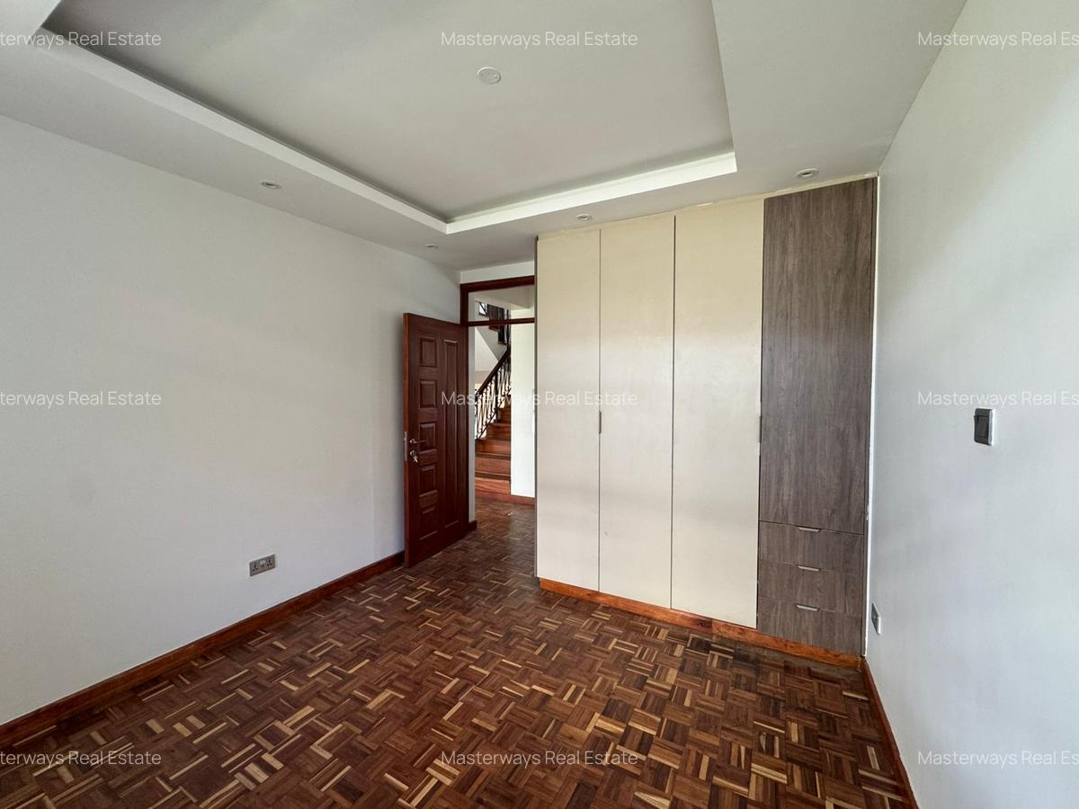 4 Bed Townhouse with En Suite at Lantana Road - 6