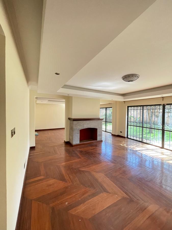 5 Bed Townhouse with En Suite in Lavington - 3