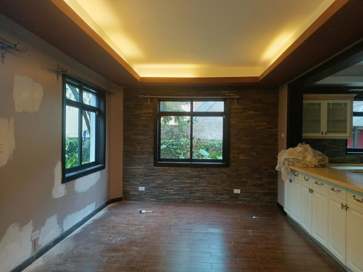 5 Bed Townhouse with En Suite at Lavington - 5