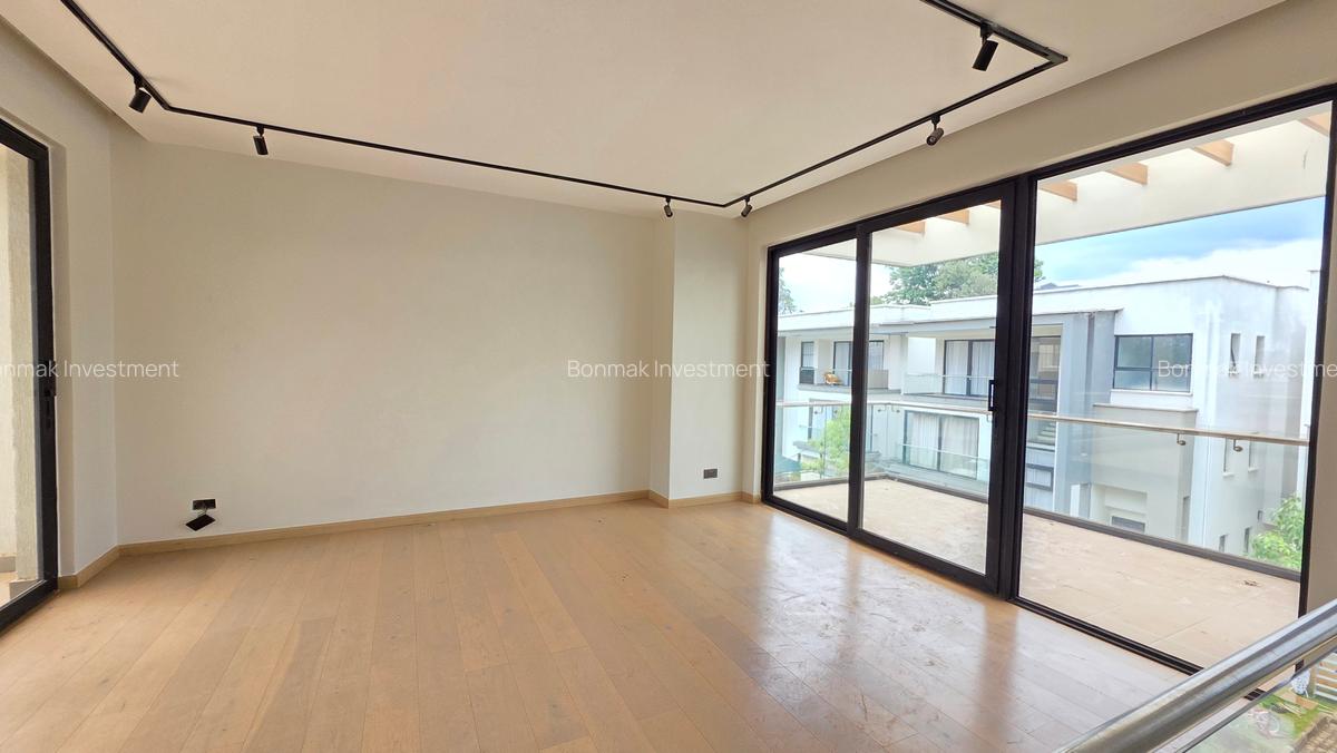 4 Bed Townhouse with En Suite at Lavington Green - 9