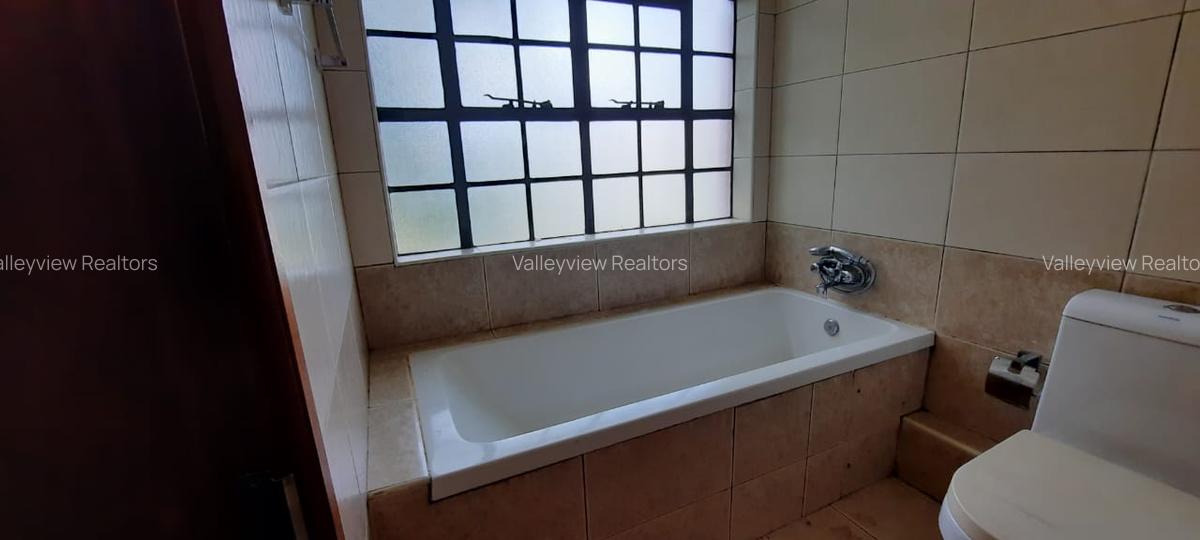 4 Bed Townhouse with En Suite at Lavington - 18