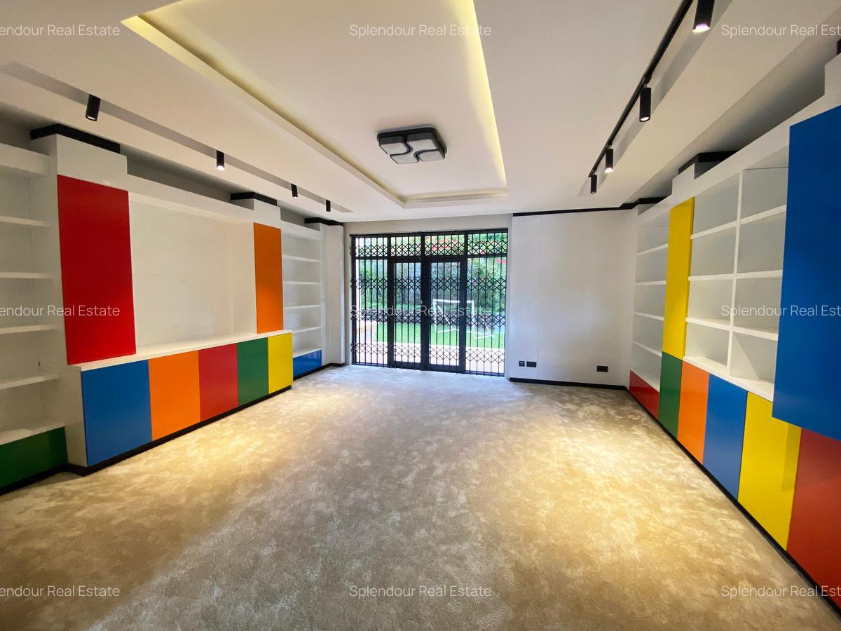 5 Bed Villa with En Suite in Runda - 11