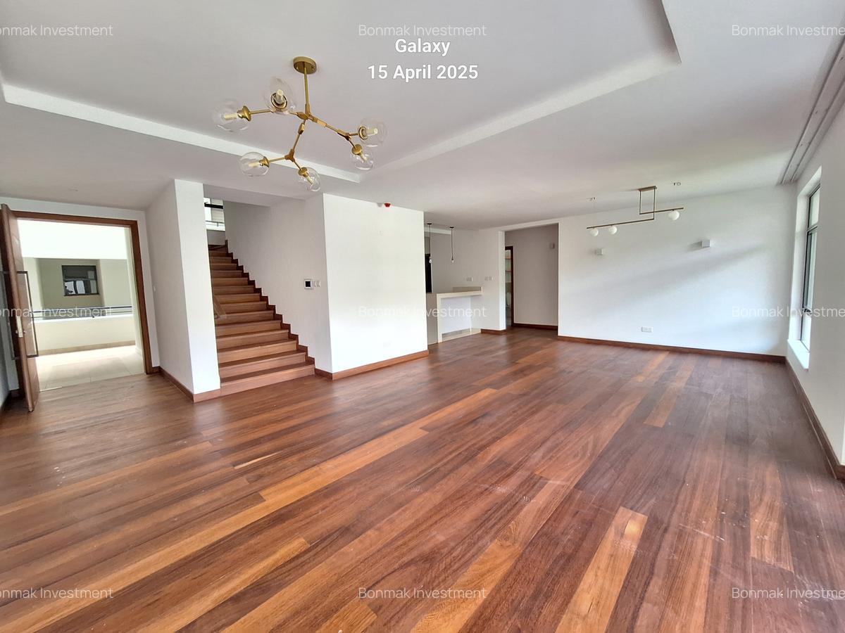 4 Bed Villa with En Suite at Rossylin Estate. - 19