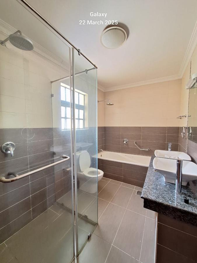 4 Bed Townhouse with En Suite at Lavington - 16