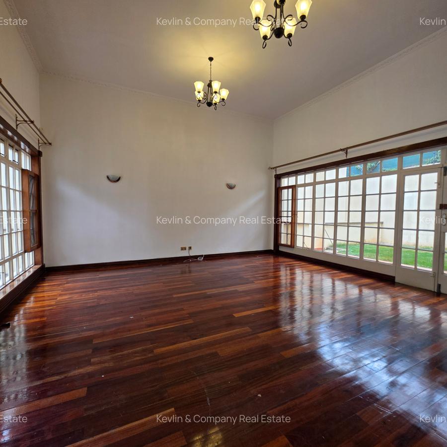 4 Bed Villa with En Suite in Kyuna - 14