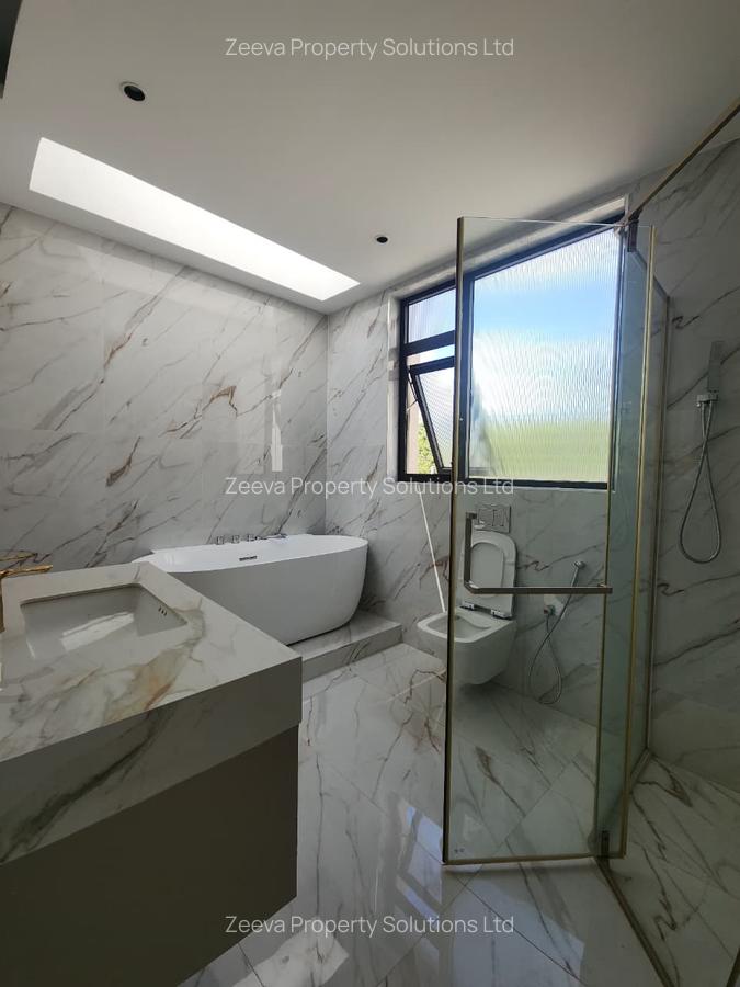 5 Bed House with En Suite in Lavington - 10