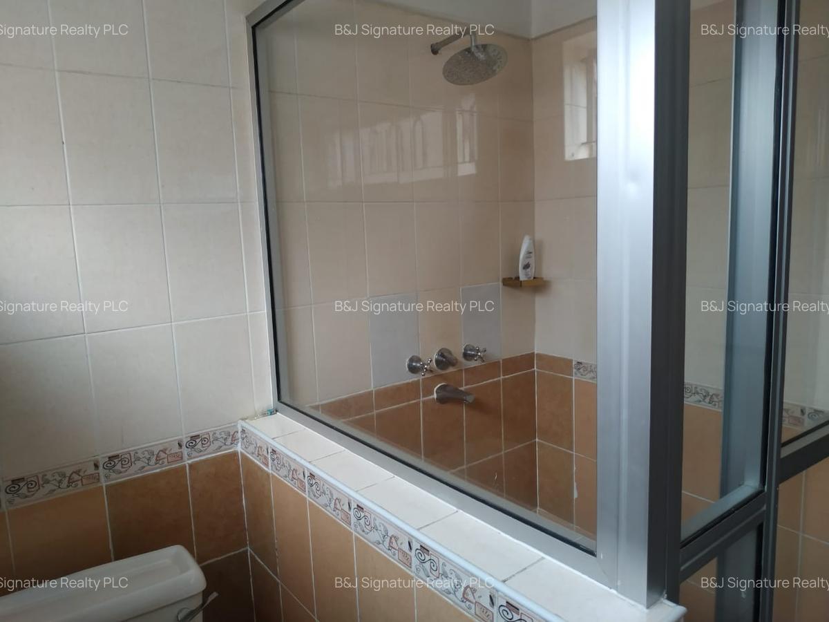 4 Bed Villa with En Suite in Spring Valley - 15