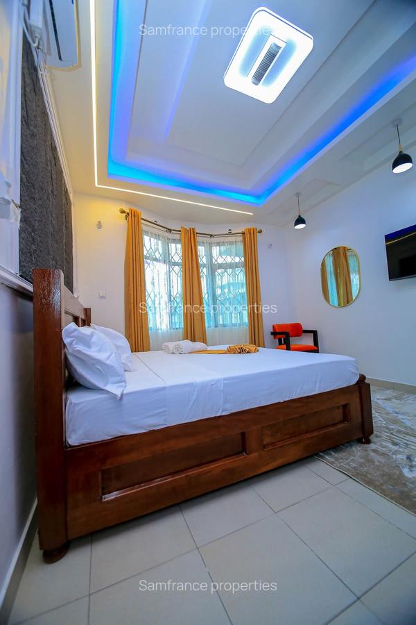 Serviced 4 Bed Apartment with En Suite at Sunset - 6