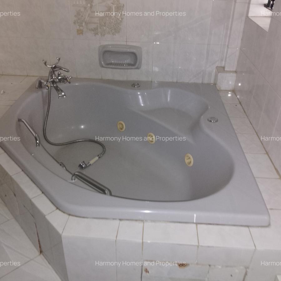 5 Bed Townhouse with En Suite at Riverside - 14