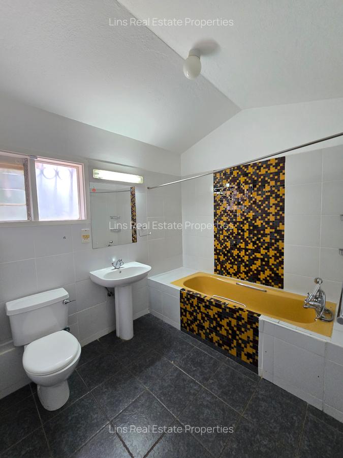 4 Bed House with En Suite in Hill View - 17
