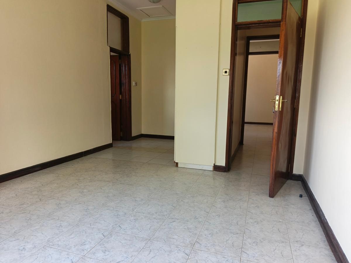 4 Bed House with En Suite in Nyari - 10
