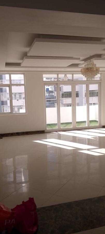 3 Bed Apartment with En Suite in Lavington - 2