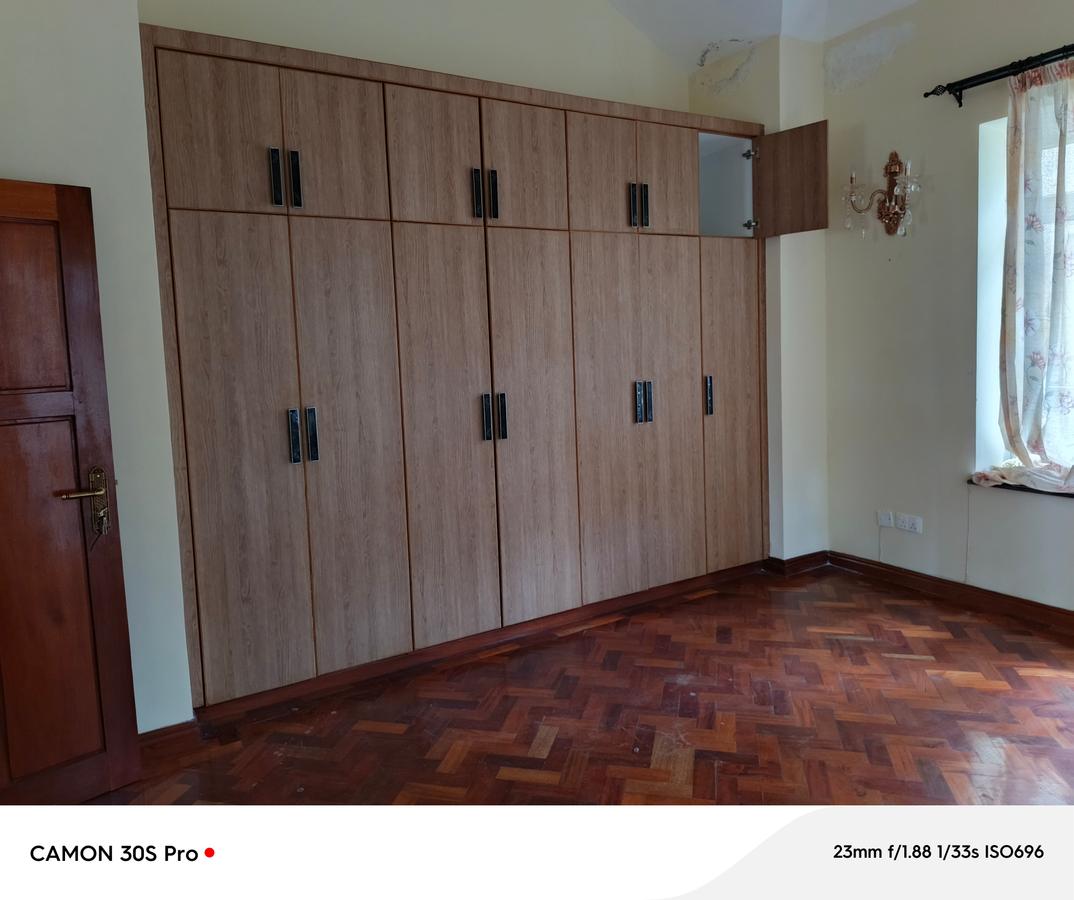 6 Bed Townhouse with En Suite at Lavington - 17