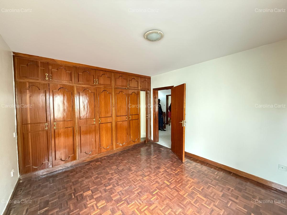 4 Bed Townhouse with En Suite in Brookside - 9