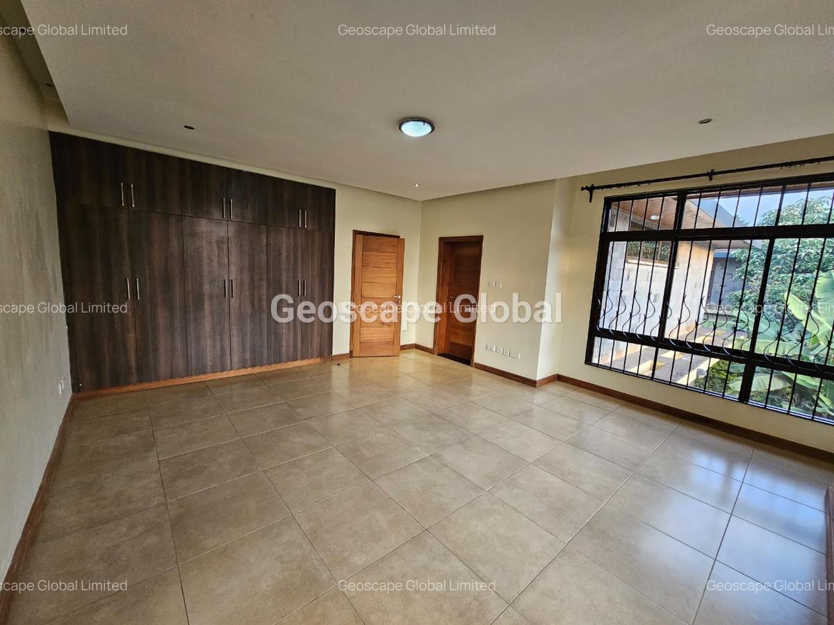 4 Bed House with En Suite in Runda - 18